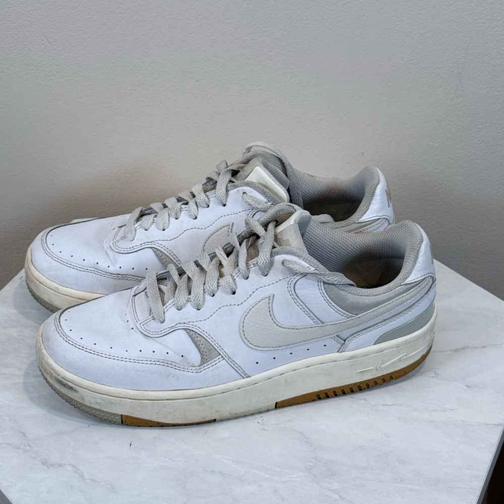 🔥Nike Women’s White and Gray Sneakers Size 9 EC🔥